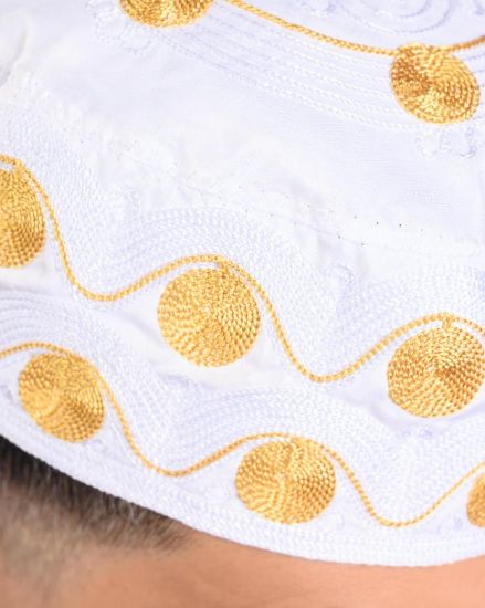 صورة طاقية زري ذهبية